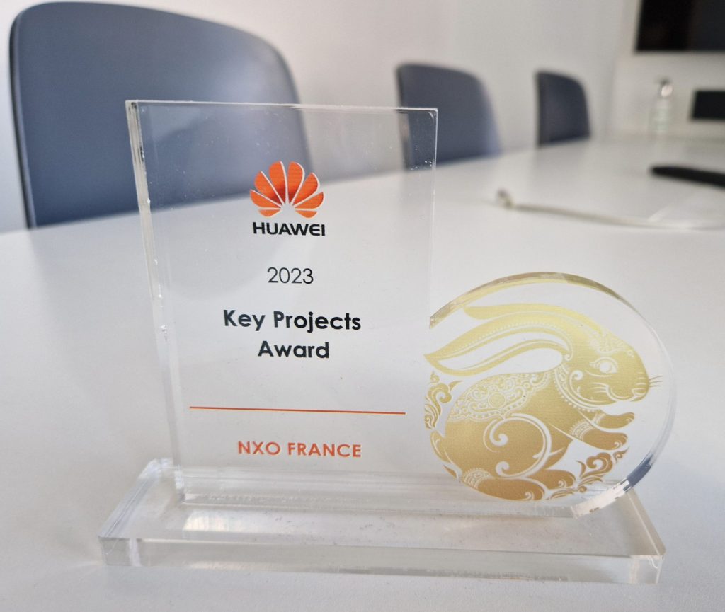 NXO reçois le le Huawei Key Project Award 2023 - Trophée